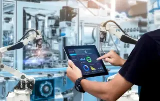 Industrieanlage mit Poka Yoke Steuerung auf Tablet